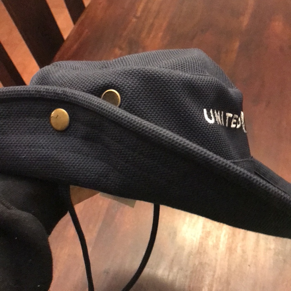 United Airlines Bucket Ramp Hat unisex